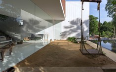 Ấn tượng ngôi nhà được chia làm 2 giai đoạn xây dựng do thiếu vốn