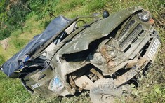 Hà Giang: Xe UAZ 30 năm tuổi lao xuống vực sâu 100 m khiến 3 người tử vong, 4 người bị thương