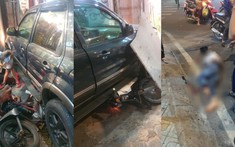 Video quay khoảnh khắc chiếc ô tô Ford Escape tông 3 xe máy tại Sài Gòn khiến 4 người bị thương