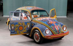Volkswagen Beetle "Vochol" - Chiếc xe nghệ thuật đính hơn 2 triệu hạt màu, và mất 9.000 giờ để hoàn thiện