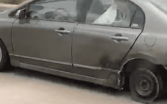 Mặc kệ xe thủng lốp, nữ tài xế Honda Civic "vẫn tự tin" chạy tốc độ 96 km/h trên cao tốc