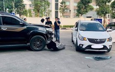 Hà Nội: VinFast Fadil móp nặng bên hông xe sau va chạm với Toyota Fortuner, túi khí rèm có bung ra