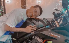 Rapper Wowy được bạn thân tặng xe mô tô Honda CBR650R trị giá 254 triệu đồng nhân dịp Giáng sinh