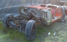Đống sắt vụn từng là Chevrolet Corvette 1958 cổ điển này đang được rao bán tối thiểu 10.000 USD