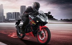 Xe côn tay Honda CBR150R 2021 lép vế so với đối thủ Yamaha R15 vì không có phuộc USD