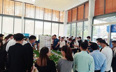 Giá nhà cao hơn nhiều lần so với thu nhập, người trẻ mua nhà như thế nào?
