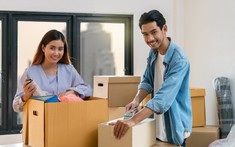 Vợ chồng trẻ ở TP.HCM: Bao lâu mới đủ tiền mua nhà?