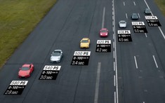 Theo dõi cuộc đua drag gây cấn giữa mọi thế hệ Porsche 911 Turbo