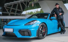 Ngưỡng mộ ông lão 80 tuổi mua chiếc Porsche thứ 80 trong đời mình
