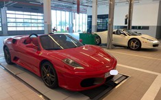 Cặp đôi siêu xe mui trần Ferrari hai thế hệ của nhà giàu Việt đọ dáng cùng nhau