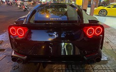 Cặp đôi siêu xe Ferrari hàng hiếm tại Việt Nam xuất hiện ở Sài thành