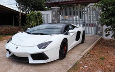 Video: Cận cảnh "nhan sắc" siêu xe Lamborghini Aventador Roadster độc nhất tại Bình Phước