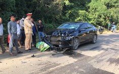 Video: Lấn làn, tông trực diện vào Hyundai Elantra, người điều khiển xe máy chấn thương sọ não