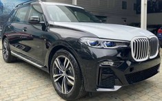 BMW X7 M Sport chính hãng về đại lý dịp cuối năm với giá rẻ bất ngờ, thách đấu xe nhập tư