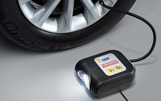 Toyota tặng bơm lốp điện tử chính hãng cho khách hàng mua xe Toyota trong tháng 12