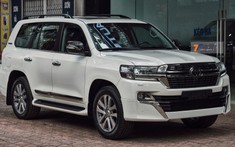 Chốt giá ngang BMW X7, Toyota Land Cruiser VXS Executive Lounge 2021 nhập tư chiều lòng đại gia Việt với loạt option “ngập mặt”