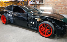 Theo dõi người Nga khéo léo sửa chữa thân vỏ gặp tai nạn của chiếc Ferrari GTC4 Lusso