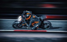 Naked bike hiệu năng cao KTM 1290 Super Duke RR sẽ ra mắt với hệ thống treo cao cấp và ống xả độ