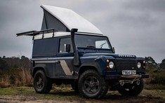Chiếc Land Rover Defender cổ điển này đã được biến đổi thành xe cắm trại nhỏ gọn, tiện nghi