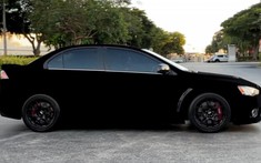 Đây là chiếc Mitsubishi Lancer "đen nhất trên đời" với màu sơn hấp thụ 99% ánh sáng