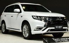 Mitsubishi Outlander PHEV 2021 chỉ tiêu thụ 1,9 lít xăng trên 100 km ra mắt Thái Lan, giá từ 1,25 tỷ đồng