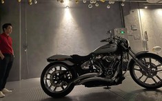 Doanh nhân Quốc Cường được vợ tặng mô tô Harley-Davidson trị giá gần 2 tỷ đồng