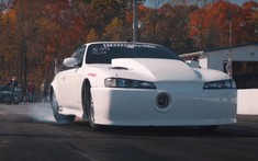 Chiếc Nissan 240SX này có độ động cơ mạnh 2.600 mã lực, tăng tốc từ 0-364 km/h trong dưới 7 giây