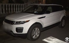 Hùa theo trò thách đố trên mạng xã hội, hai đứa trẻ 12 tuổi và 7 tuổi trộm lái Range Rover Evoque của bố mẹ đi chơi