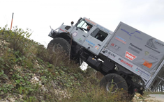 Trải nghiệm Mercedes Unimog - "Quái vật off-road" khủng nhất của thương hiệu Đức