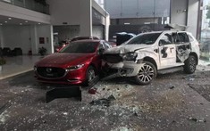 Phú Thọ: Nữ tài xế lái SUV 7 chỗ Ford Everest đâm vào showroom ô tô, 1 người tử vong