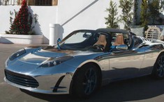 Lóa mắt trước chiếc Tesla Roadster bọc crôm sáng bóng toàn thân duy nhất trên thế giới