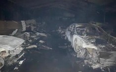 Bộ sưu tập xe gồm 80 chiếc Lamborghini, Ferrari, Porsche và Jaguar bị "hóa vàng" trong vụ cháy 2 ngôi nhà