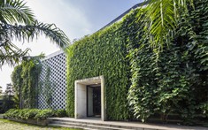 Cải tạo nhà máy cũ bỏ hoang thành xưởng may xanh mát
