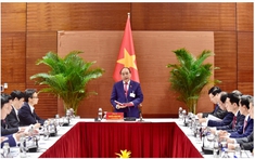 Phòng dịch quyết liệt nhưng vẫn bảo đảm người dân đón Tết