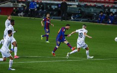 Messi lập cú đúp bằng sút xa