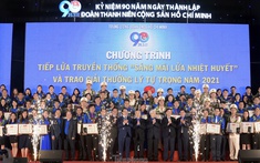 Tiếp lửa truyền thống "Sáng mãi lửa nhiệt huyết" và trao giải thưởng Lý Tự Trọng năm 2021