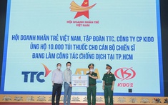 Trao tặng 10000 túi thuốc cho cán bộ, chiến sĩ đang làm công tác chống dịch tại Bộ Tư lệnh TP. Hồ Chí Minh