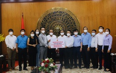 Hỗ trợ tỉnh Long An kinh phí, quà tặng để chống dịch trị giá gần 2 tỷ đồng