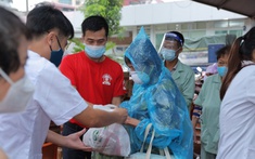 “Share Mart - Siêu thị 0 đồng” đón nhiều người lao động nghèo đến nhận thực phẩm ngay sau khi Thủ Đô giảm giãn cách