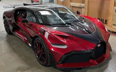 Video "đập hộp" siêu phẩm Bugatti Divo chỉ có 40 xe trên thế giới đến Mỹ, màu sơn cực độc, giá hơn 110 tỷ đồng