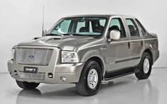 Đây là một chiếc sedan kỳ dị được chế tạo từ xe bán tải Ford F-250 Super Duty