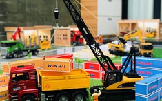 Ông bố trẻ tự thiết kế khu vui chơi tại gia hấp dẫn chẳng kém công viên cho các con