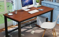 Vị trí tốt nhất để đặt điện thoại, máy tính trên bàn làm việc