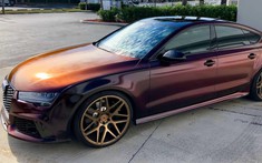 Chiếc Audi RS7 này có lớp sơn đổi màu đỏ sang đen ấn tượng như tắc kè hoa