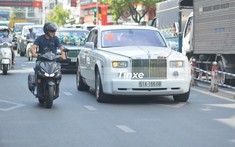 Phản ứng của người đi đường khi thấy dàn xe hơn 100 tỷ đồng của Phan Thành đi rước dâu