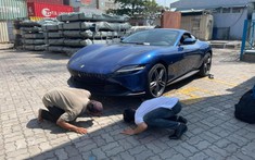 "Toát mồ hôi" với video đưa siêu xe 4 chỗ ngồi Ferrari Roma độc nhất Việt Nam ra khỏi container