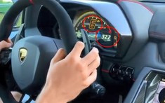 Video: "Nài cứng dìu" siêu xe Lamborghini Aventador SVJ lên vận tốc 322 km/h nhưng vẫn còn 1 số chưa chuyển