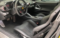 Chiêm ngưỡng khoang lái Ferrari 812 Superfast màu đen độc nhất Việt Nam
