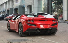 Lần đầu nghe khối động cơ V8, 711 mã lực trên Ferrari F8 Spider "gầm rú"