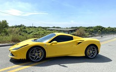 Siêu xe mui trần Ferrari F8 Spider đầu tiên về Việt Nam "tắm nắng" trên đường phố Sài thành